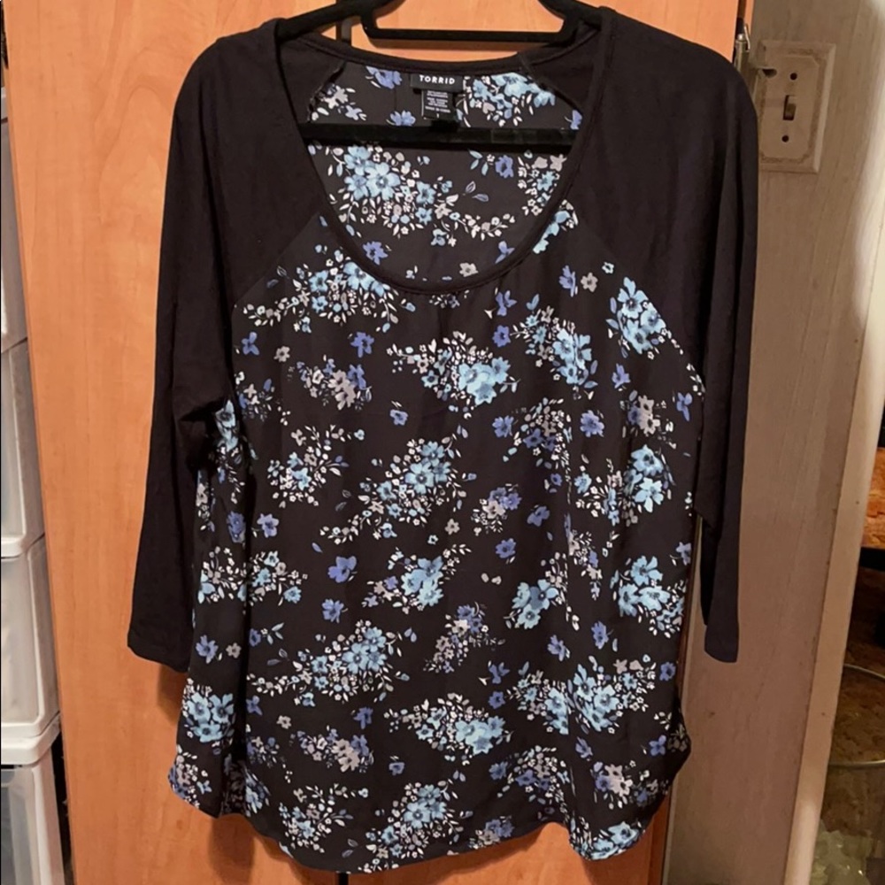 Torrid size 1 raglan tee